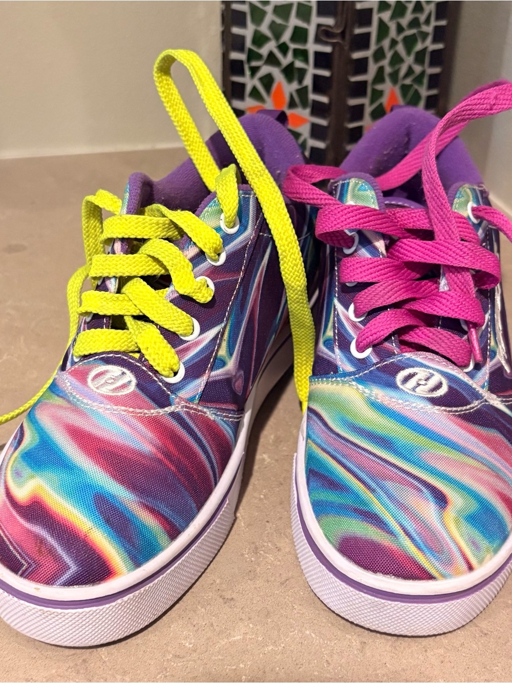 Heelys Kids' Purple Multi Swirl Skate Shoes with Neon Laces Youth Sz 4
Wms Sz 5 - Picture 2 of 5